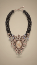 Statement necklace in velvet-inspired design